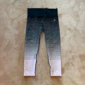 Forever 21 workout crop leggings size medium